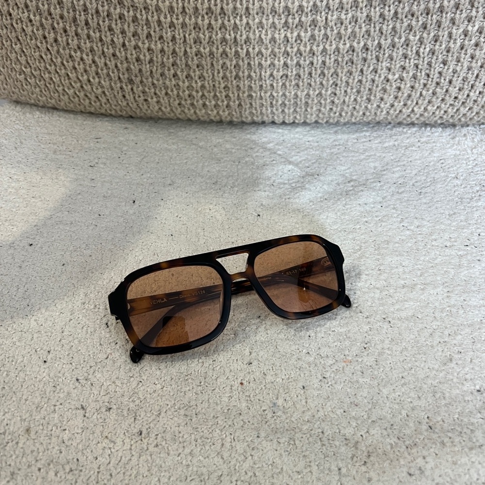 VEHLA Brown Rectangular Sunglasses Classic Design
